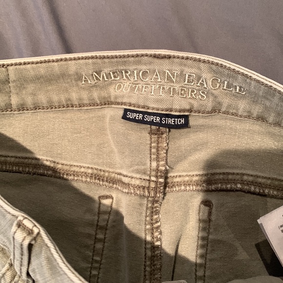 Womens AEO Super Super Stretch Hi-Rise Shortie in Olive Green. - Picture 4 of 5